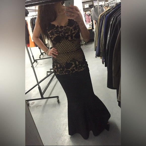 Gorgeous laced Grace&Hart 2-piece top and mermaid skirt. Top has integrated-bra - Picture 3 of 10